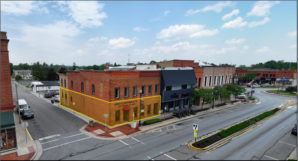 Primary Photo Of 118 W Maumee St, Angola Office Residential For Lease