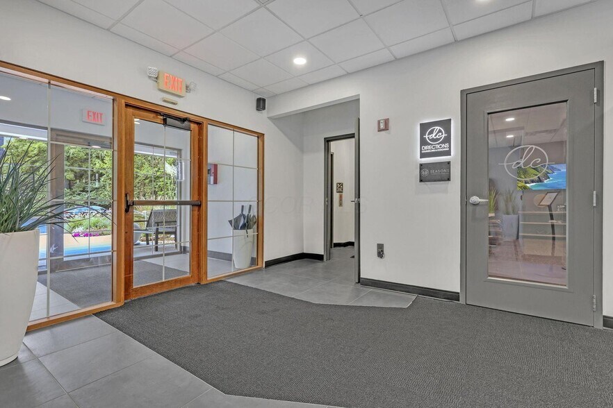 More Photos Of 1480 Manning Pky, Powell Loft Creative Space For Sale