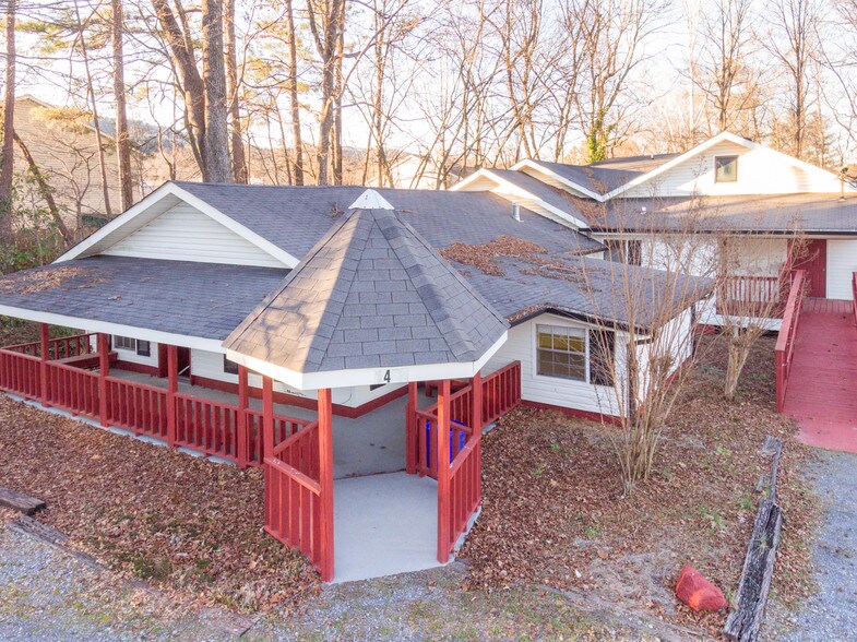 Primary Photo Of 1422 Mineral Springs Rd, Dalton Office For Sale