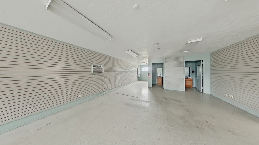 More Photos Of 2900 E Oak Springs Dr, Austin Distribution For Lease