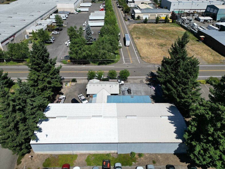 More Photos Of 12670 SE Capps Rd, Clackamas Warehouse For Sale