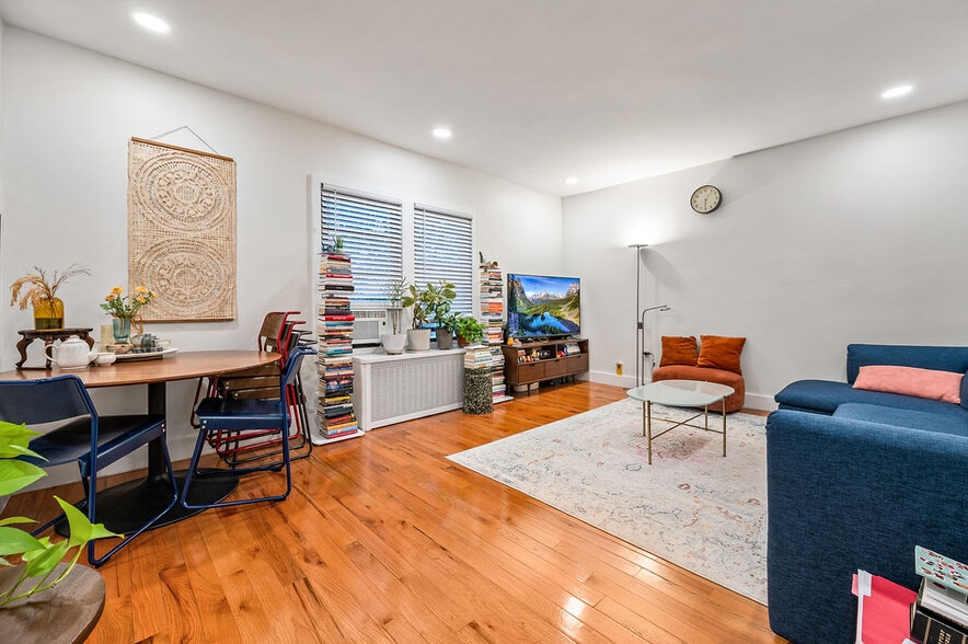 More Photos Of 4324 208th St, Bayside Apartments For Sale