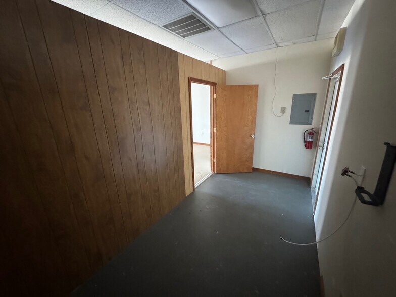 More Photos Of 4500 Commercial Way, Spring Hill General Retail For Lease