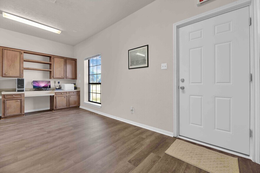 More Photos Of 1522 Sam Houston St, Liberty Office For Sale