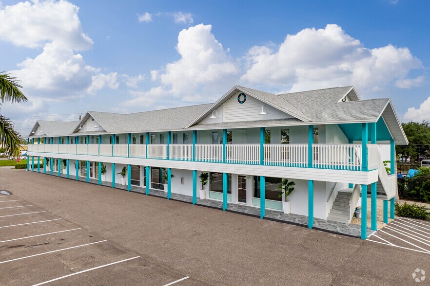 More Photos Of 16387 S Tamiami Trl, Fort Myers Storefront Retail Office For Sale