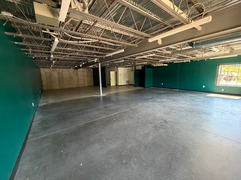 More Photos Of 625 Barber St, Athens Freestanding For Lease