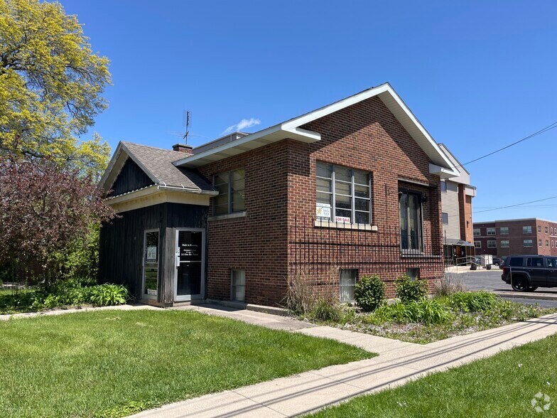 Primary Photo Of 213 E Paw Paw St, Paw Paw Office For Sale