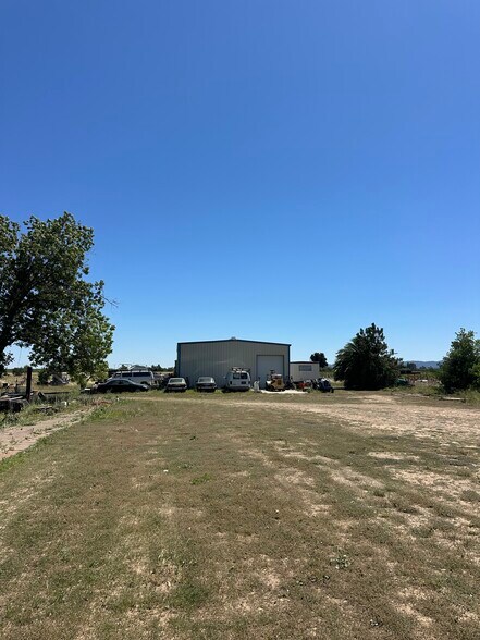 More Photos Of 6738 Greenbay Rd, Arbuckle Land For Lease