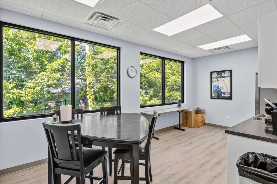 More Photos Of 160 Prosperous Pl, Lexington Medical For Sale