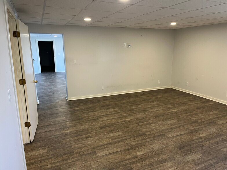 More Photos Of 908 E North St, Salina Warehouse For Lease