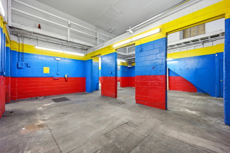 More Photos Of 2800 E Platte Ave, Colorado Springs Auto Repair For Lease