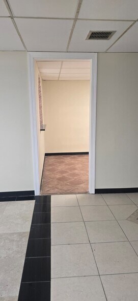 More Photos Of 5401 Sligh Ave, Tampa Auto Repair For Lease