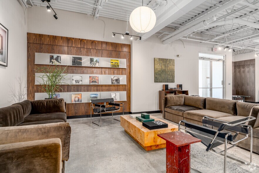 More Photos Of 900 Pressley Rd, Charlotte Warehouse For Lease