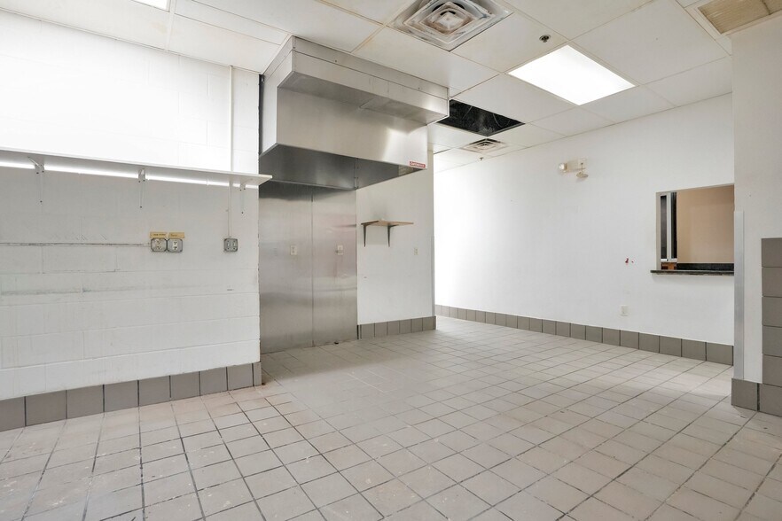 More Photos Of 150 S Magnolia Ave, Orlando General Retail For Sale