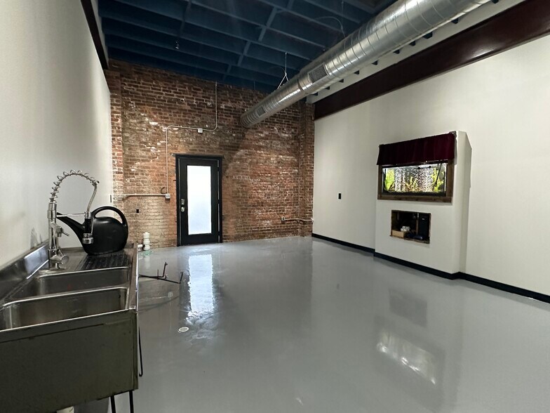 More Photos Of 86 Chestnut St, New Haven Office For Lease