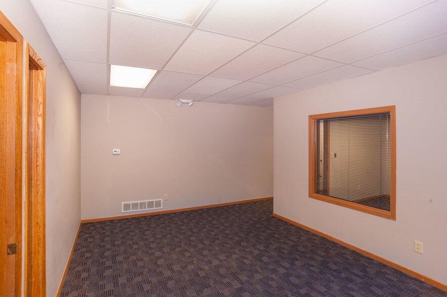 More Photos Of 8980 Hickman Rd, Clive Office For Sale