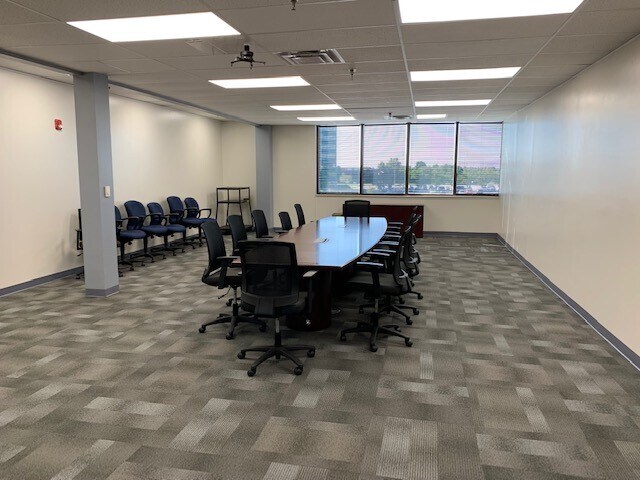 More Photos Of 9101 N Wesleyan Rd, Indianapolis Office For Lease