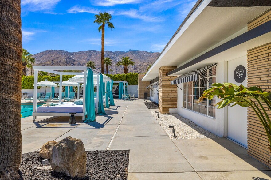 More Photos Of 120 W Vereda Sur, Palm Springs Hotel For Sale