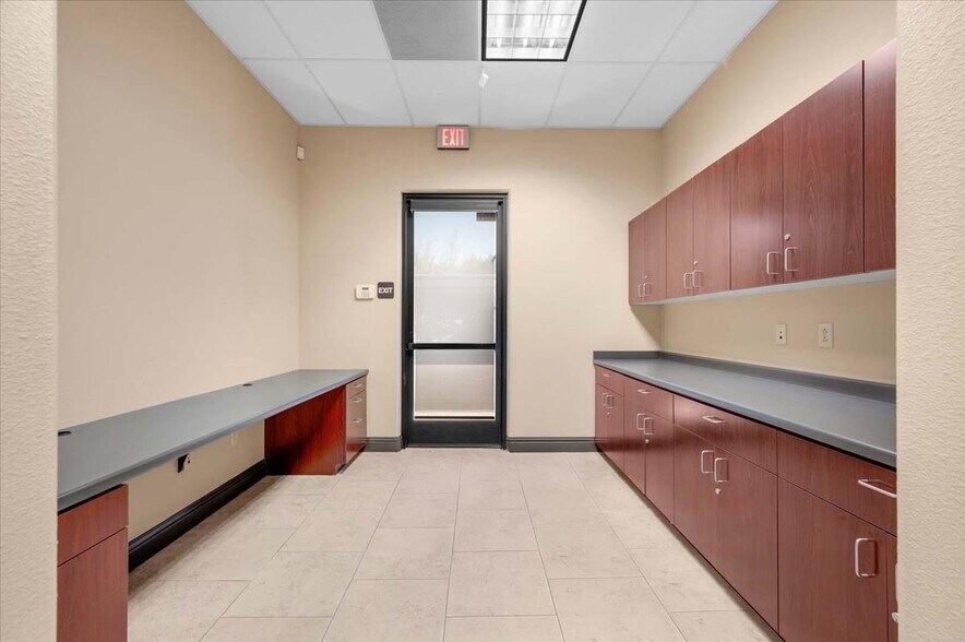 More Photos Of 7206 N Milburn Ave, Fresno Medical For Lease