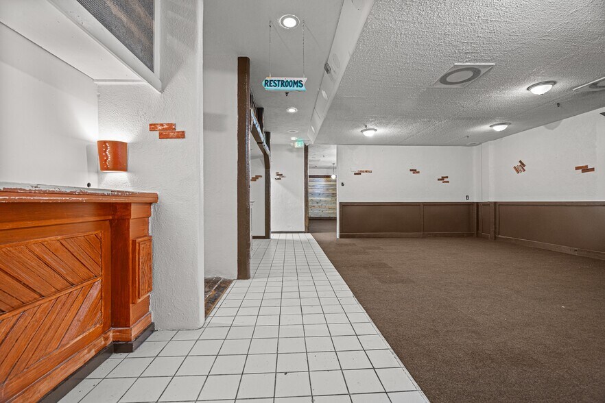 More Photos Of 1111 W Victory Way, Craig Unknown For Lease