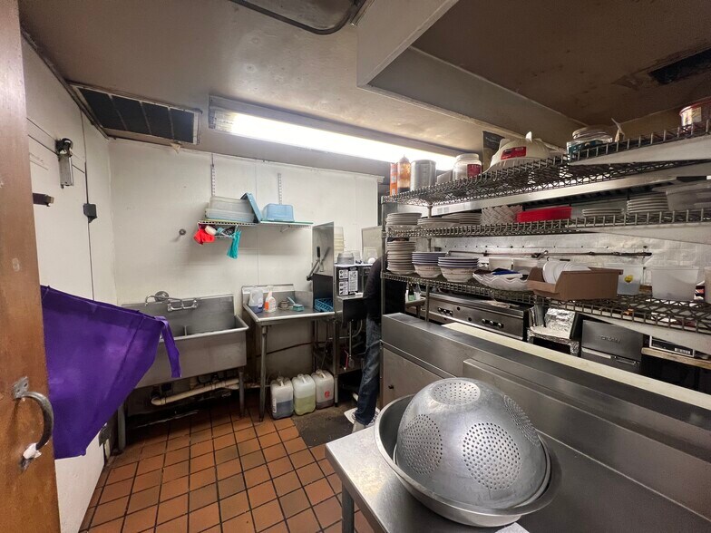 More Photos Of 400 W Kansas, Midland Restaurant For Sale