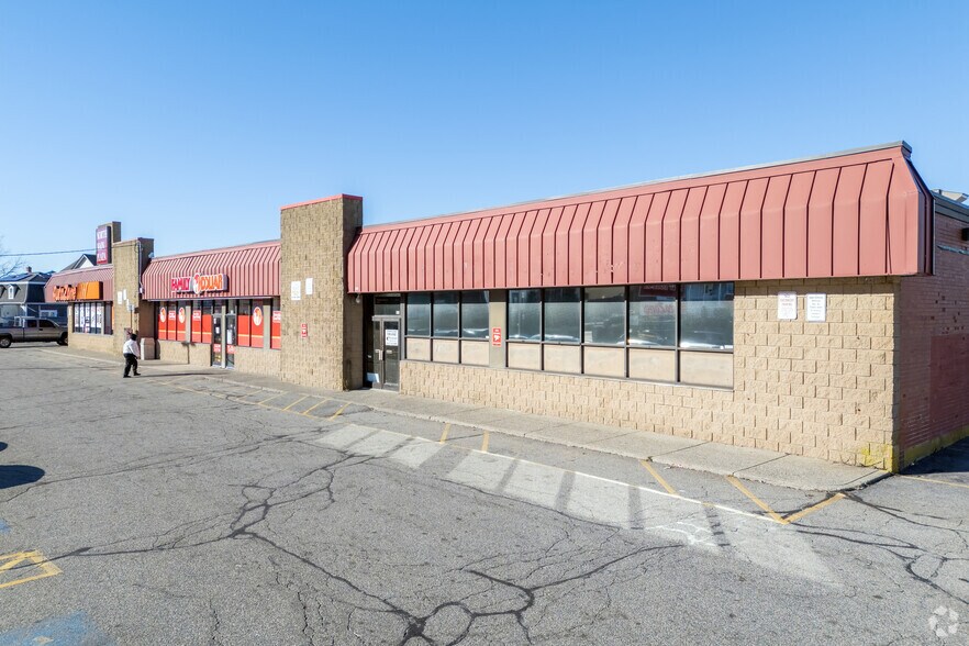 Primary Photo Of 870 N Main St, Fall River Freestanding For Lease