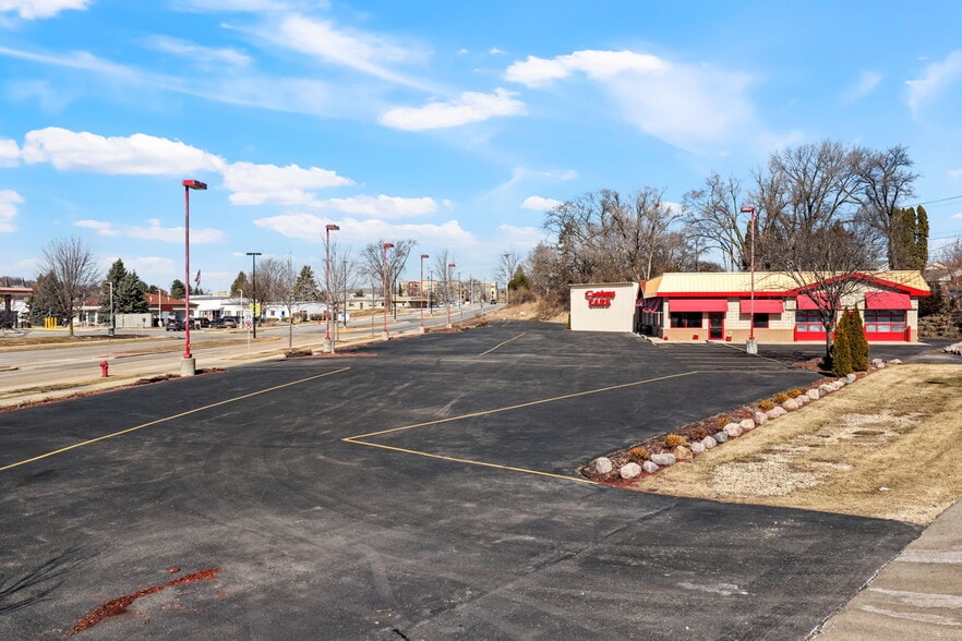 More Photos Of 3415 Parmenter St, Middleton Auto Dealership For Sale