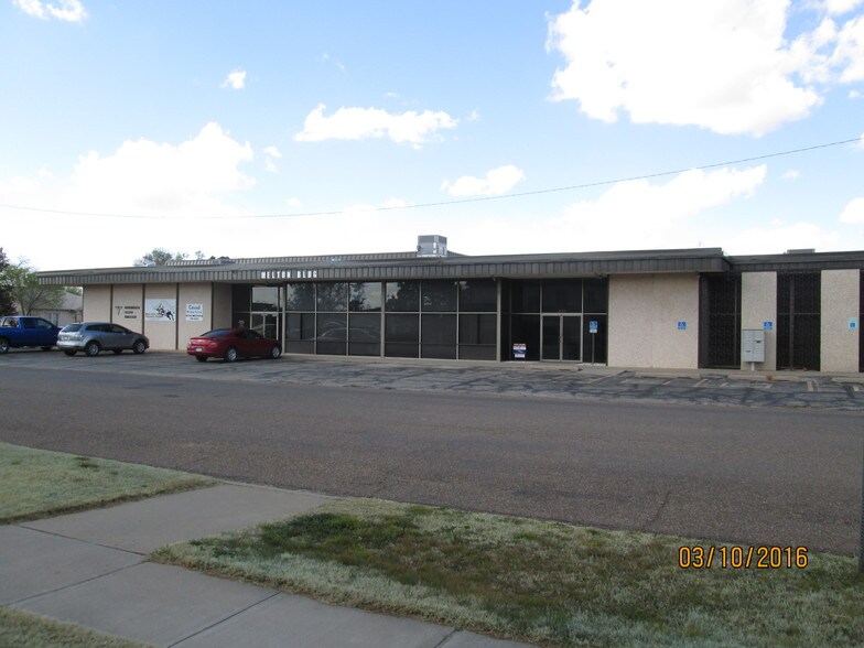 More Photos Of 812 W 8th St, Plainview Office For Sale