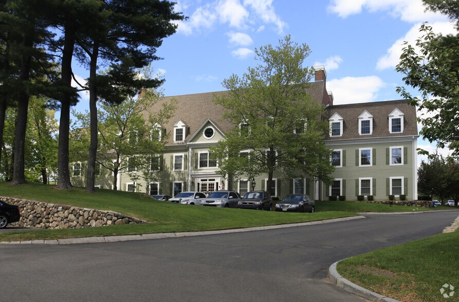 More Photos Of 10 Cedar St, Woburn Office For Lease