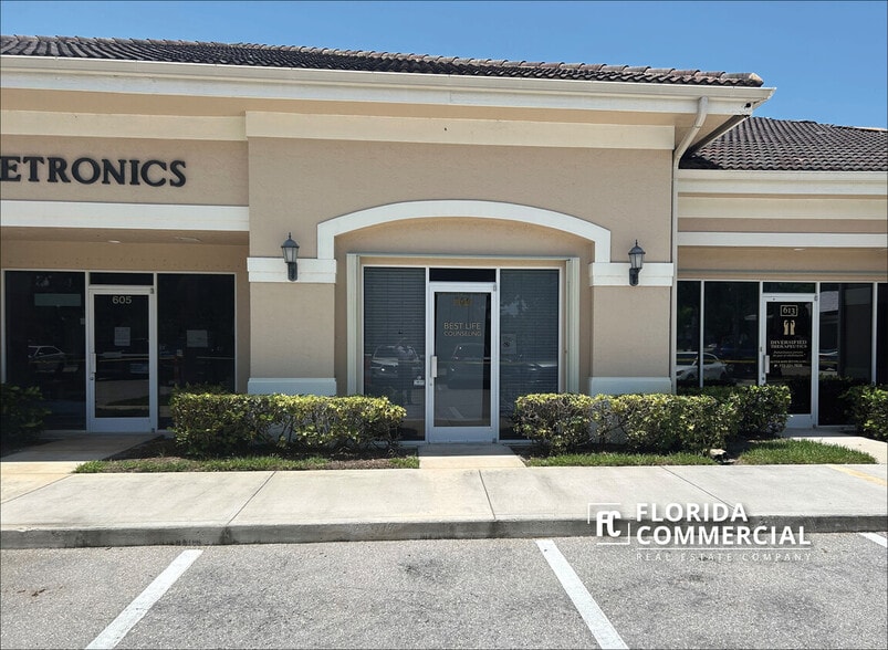 More Photos Of 563-617 SE Central Pky, Stuart Unknown For Lease