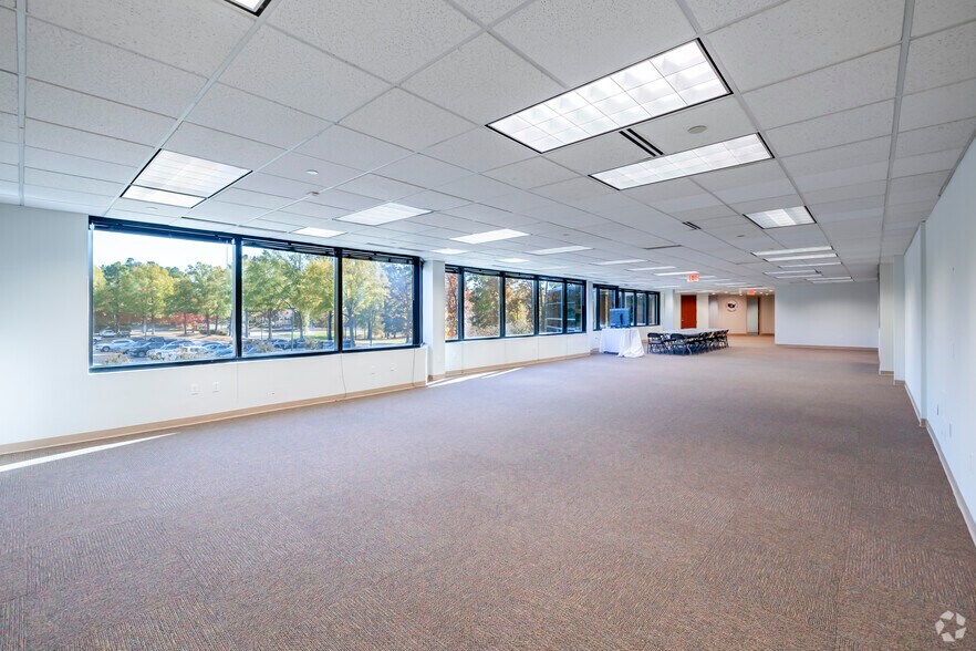 More Photos Of 2820 Waterford Lake Dr, Midlothian Office For Lease