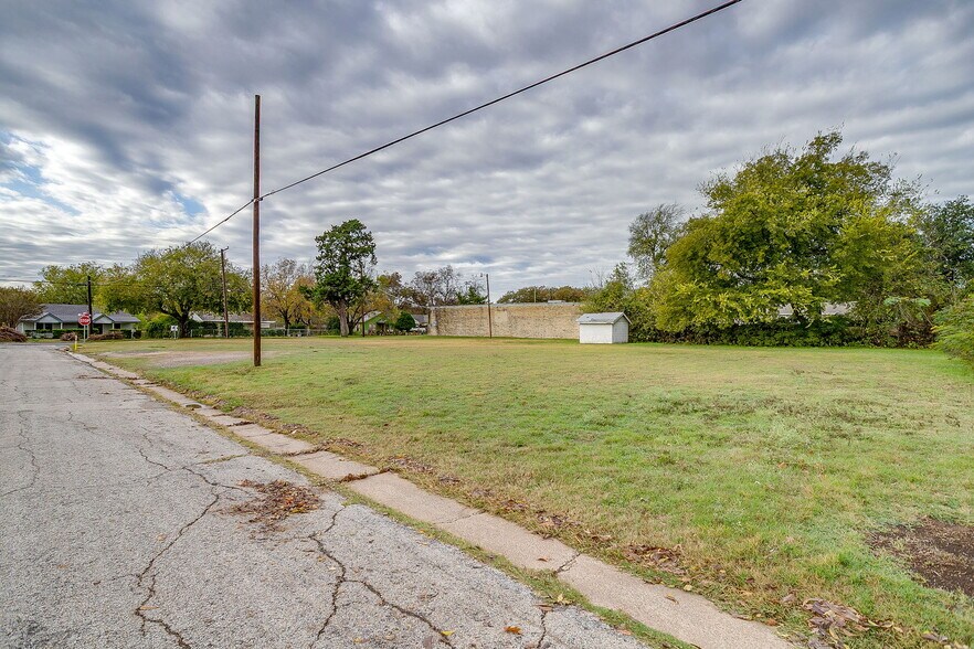 More Photos Of 5550 Baylor Ave, River Oaks Land For Sale