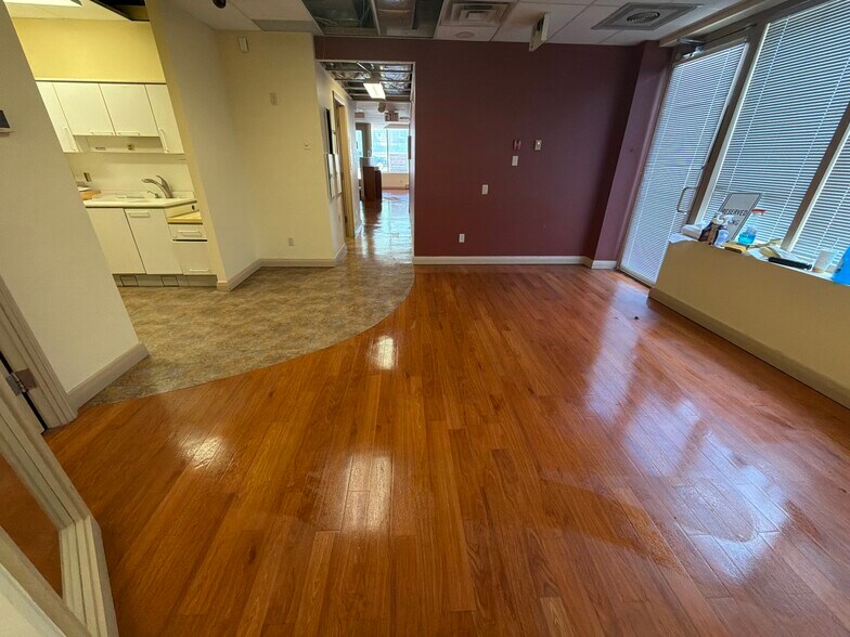 More Photos Of 1142 Carling Ave, Ottawa Office For Lease