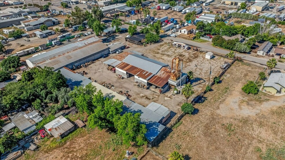 More Photos Of 708 N Pleasant Ave, Fresno Warehouse For Sale