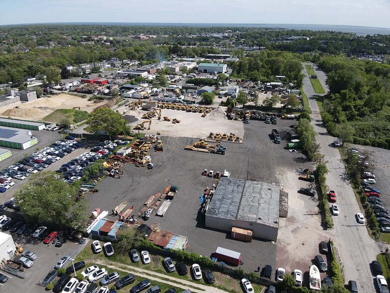 More Photos Of 195 S Denver Ave, Bay Shore Truck Terminal For Lease
