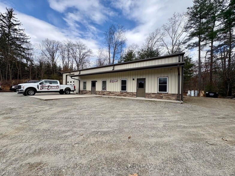 More Photos Of 5134 Old Haywood Rd, Mills River Flex For Lease