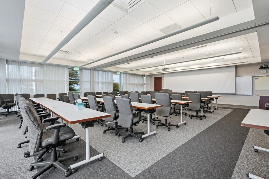 More Photos Of 8710 Earhart Ln Sw, Cedar Rapids Office For Lease