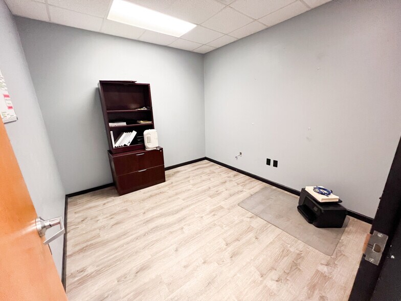More Photos Of 3201 W Murphy St, Odessa Warehouse For Sale