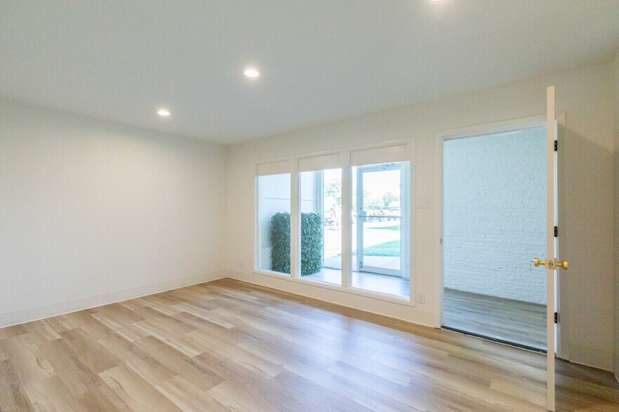 More Photos Of 1311 Hickory St, Abilene Office For Sale