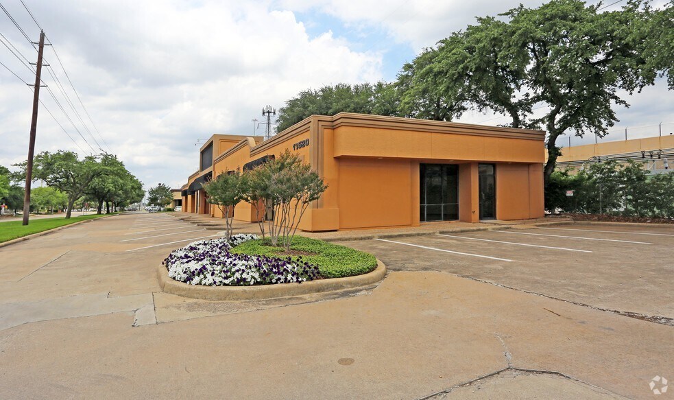 More Photos Of 13520 Dallas Pky, Dallas Unknown For Lease