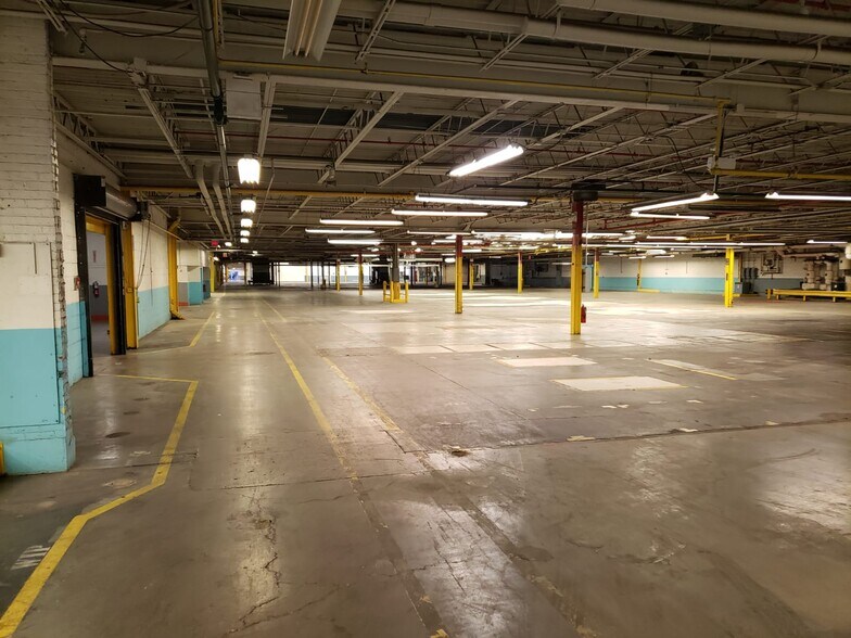 More Photos Of 5000 W Bloomingdale, Chicago Warehouse For Lease