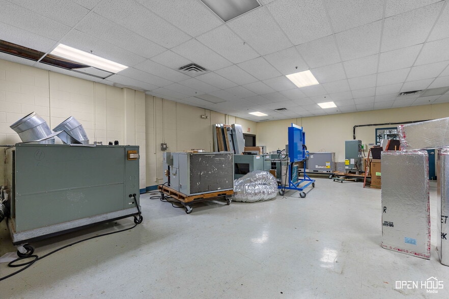 More Photos Of 2813 Central Fwy E, Wichita Falls Industrial For Sale