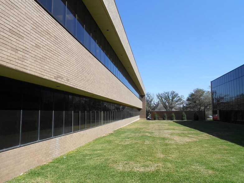 More Photos Of 3833 S Texas Ave, Bryan Office For Lease