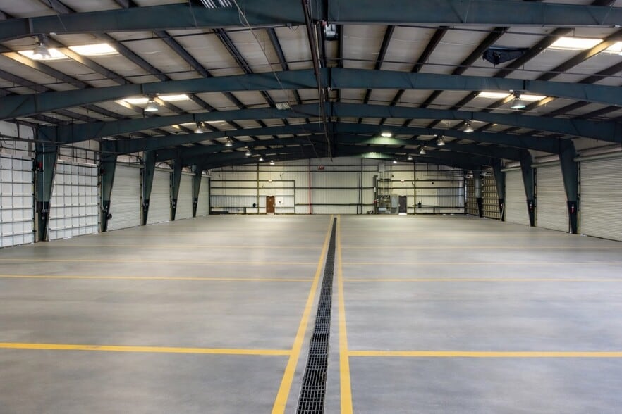 More Photos Of 8810 Enterprise Blvd, Largo Warehouse For Lease