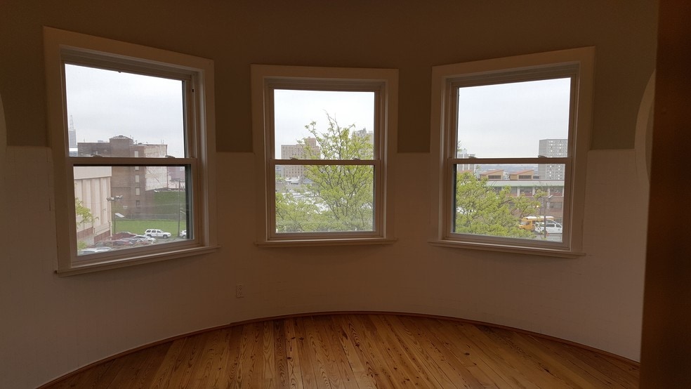 More Photos Of 569-571 Martin Luther King Jr Blvd, Newark Office For Lease