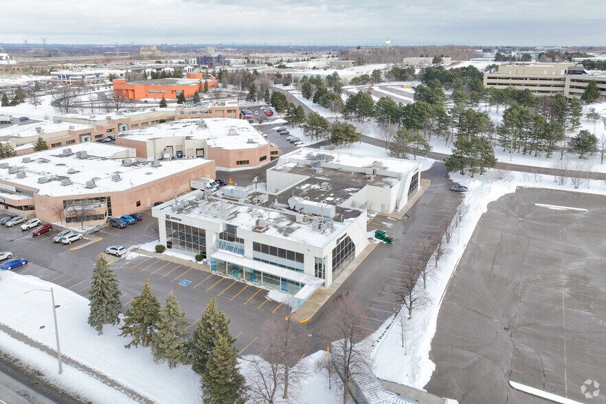 More Photos Of 60 Gough Rd, Markham Light Distribution For Lease