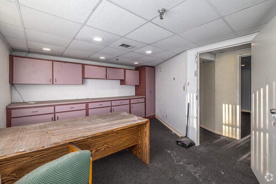 More Photos Of 7516 W Irlo Bronson Memorial Hwy, Kissimmee General Retail For Sale