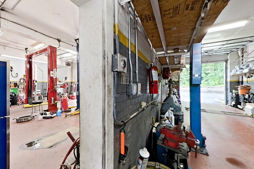 More Photos Of 11410 N Shore Dr, Reston Service Station For Sale