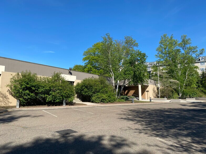 More Photos Of 917 Bridgeport Ave, Shelton Medical For Sale