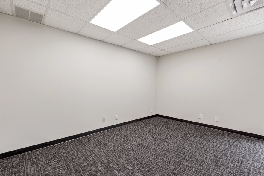 More Photos Of 1515 S Boulder Ave, Tulsa Office For Lease